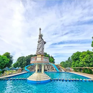 Libertyland Waterpark Resort